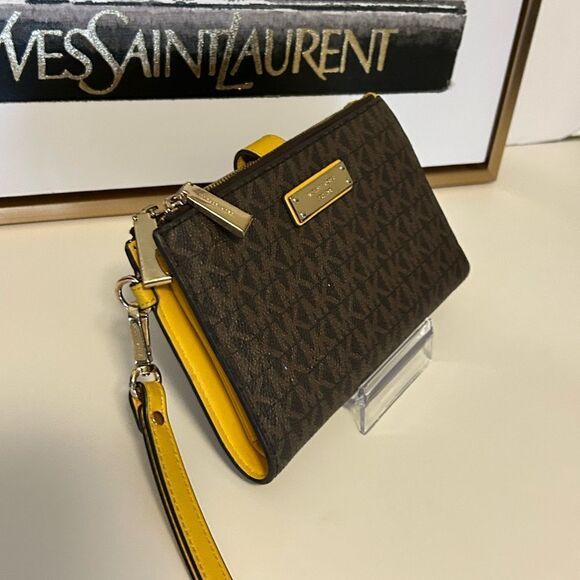 Michael Kors Signature Adele Smartphone double upper Wallet Wristlet 
Cellphone - Picture 2 of 7